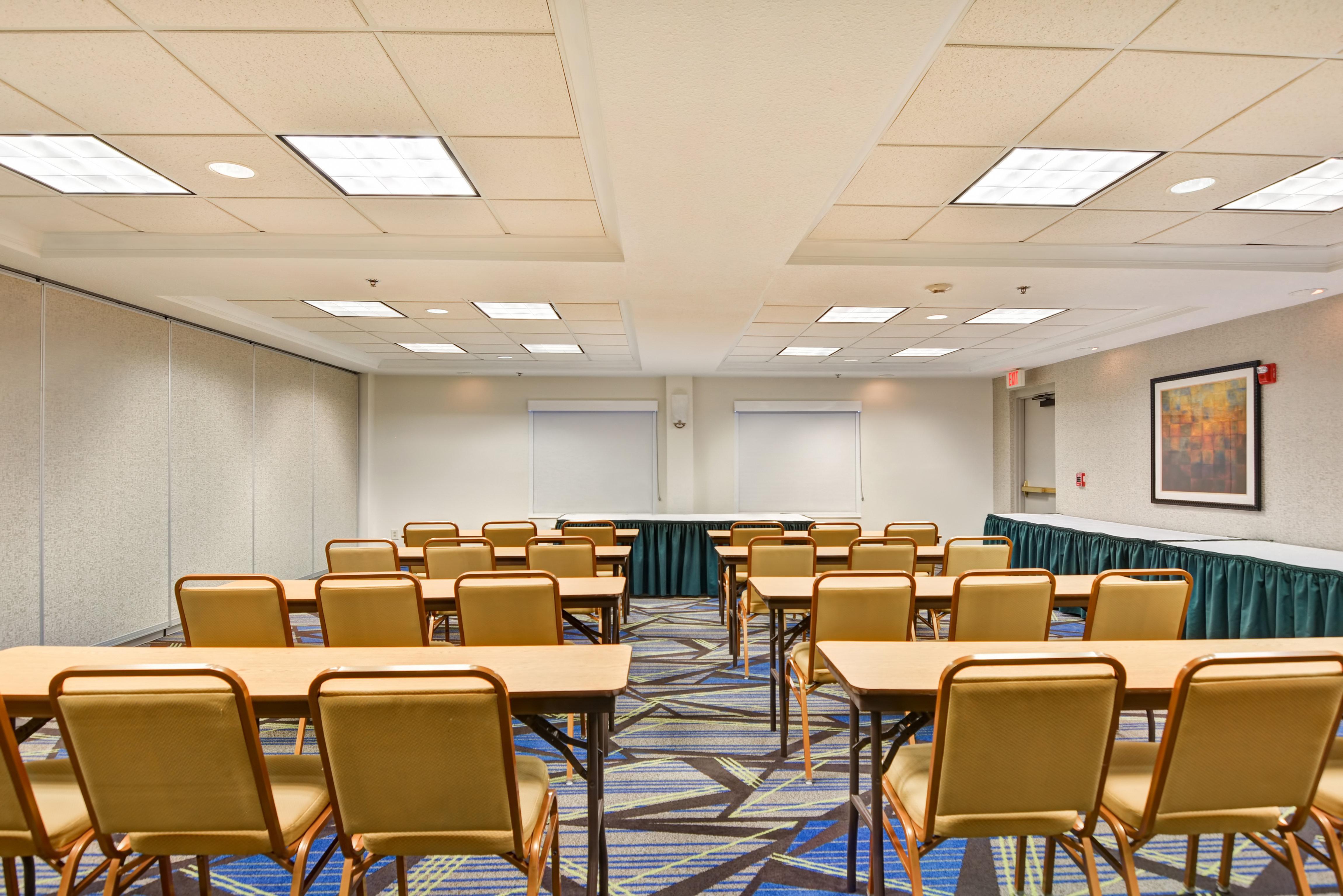 Holiday Inn Express Hotel & Suites Milwaukee-New Berlin By Ihg Exterior foto